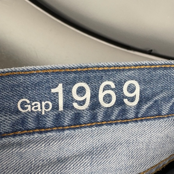 Gap 1969 Lightwash Sexy Boyfriend Shorts - Picture 9 of 11